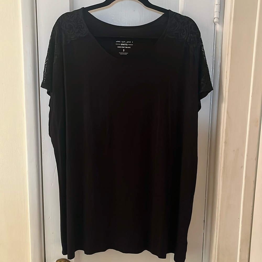 Torrid super soft knot shirt size 3